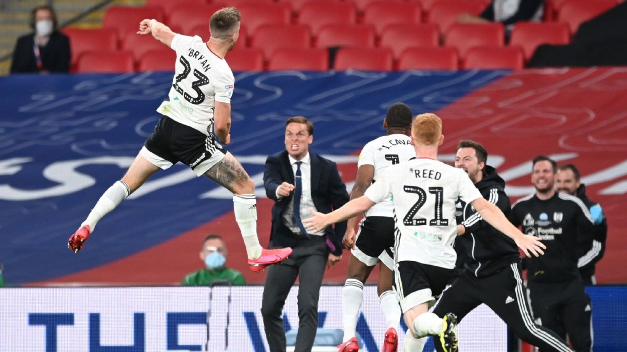 域內展現出 域內展現出